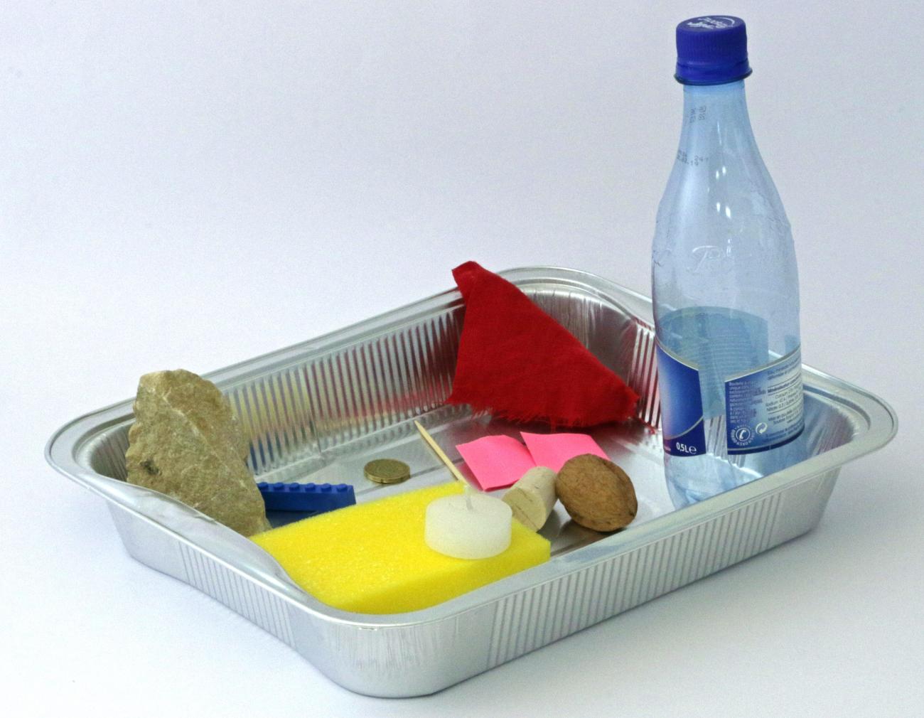 Welche Materialien schwimmen auf Wasser?